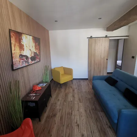T2 Pour 4, Proche Versailles, Paris Et La Defense Appartement *